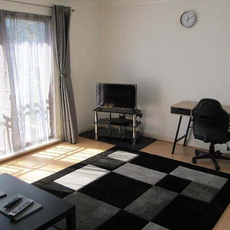 Cozy Off Road 2 Bedroom Cottage Apartment With Free Wi-Fi And Private Parking Glasgow Bagian luar foto