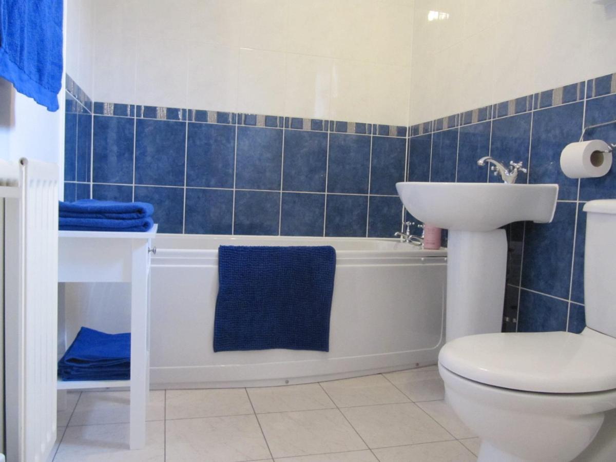 Cozy Off Road 2 Bedroom Cottage Apartment With Free Wi-Fi And Private Parking Glasgow Bagian luar foto