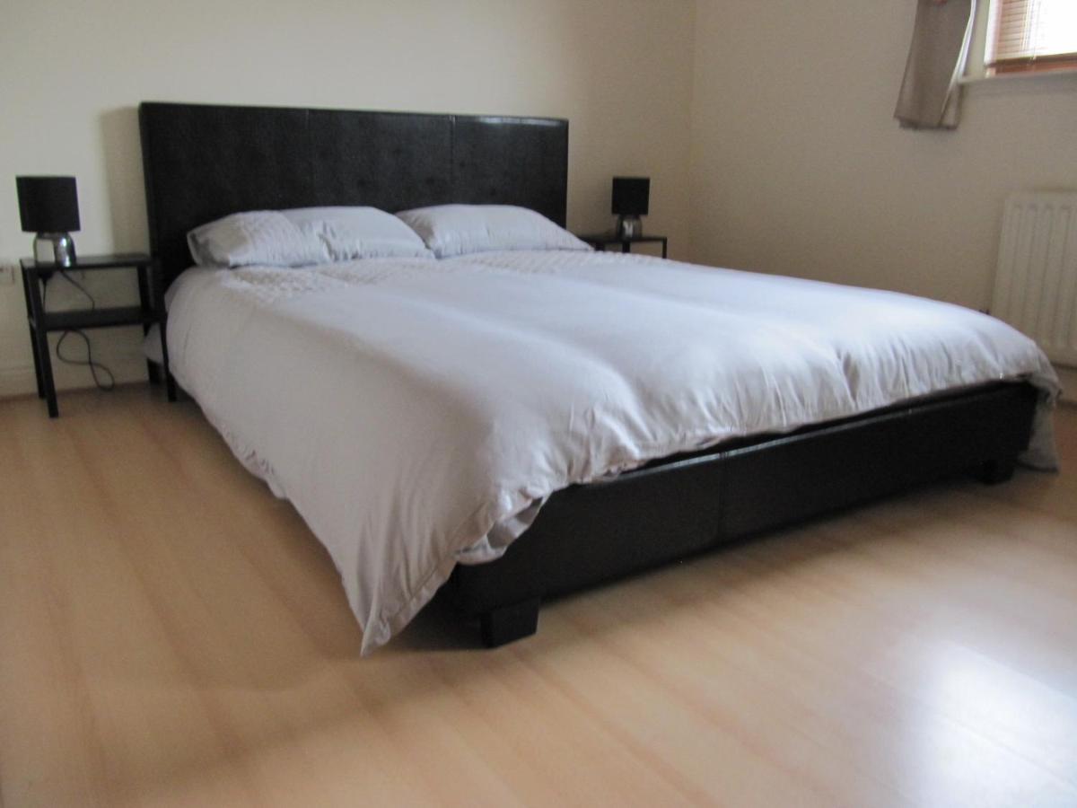 Cozy Off Road 2 Bedroom Cottage Apartment With Free Wi-Fi And Private Parking Glasgow Bagian luar foto
