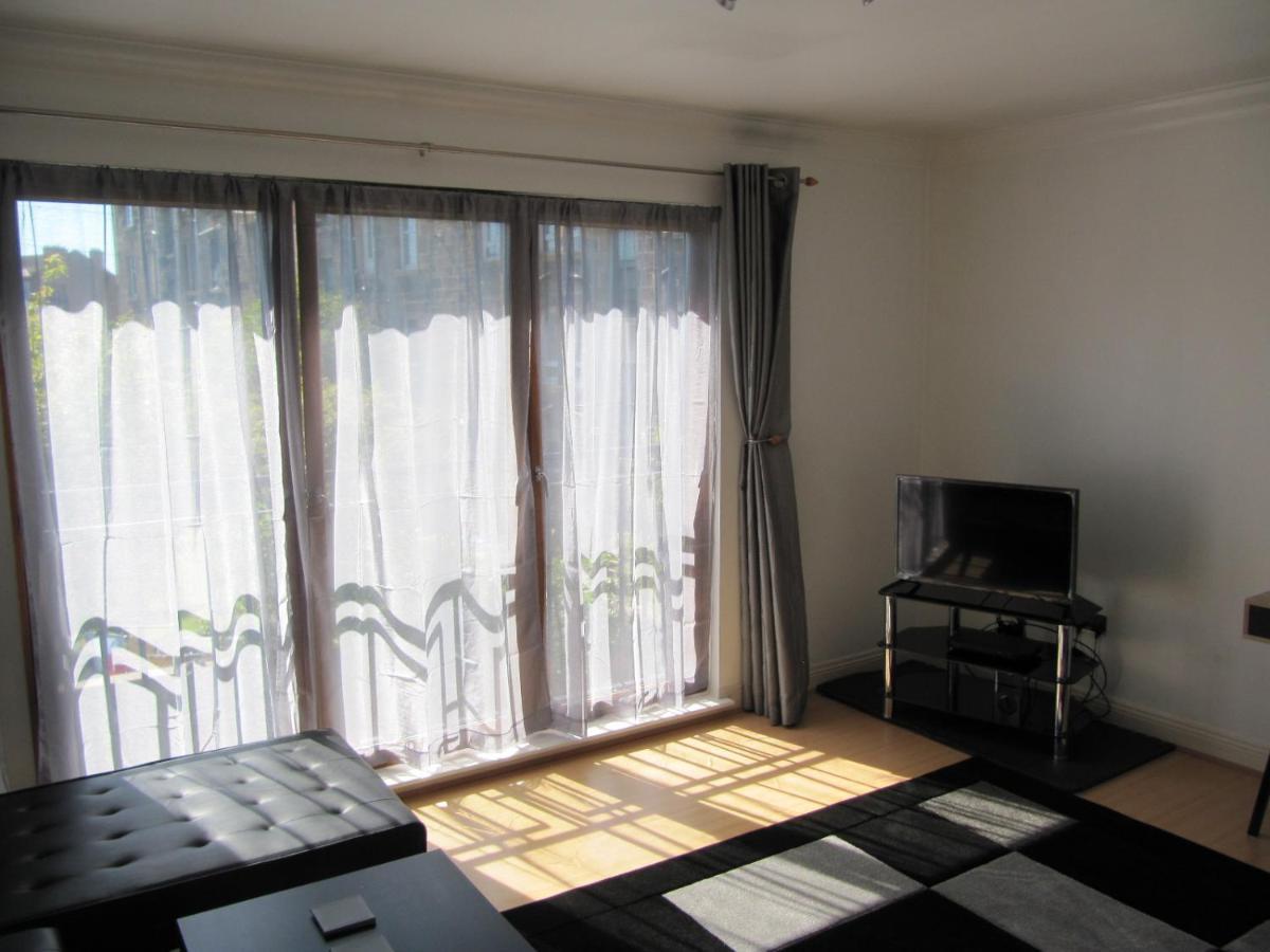 Cozy Off Road 2 Bedroom Cottage Apartment With Free Wi-Fi And Private Parking Glasgow Bagian luar foto